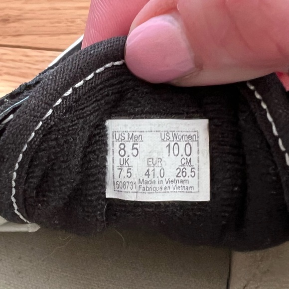 Vans Old Skool Shoes - Picture 6 of 6